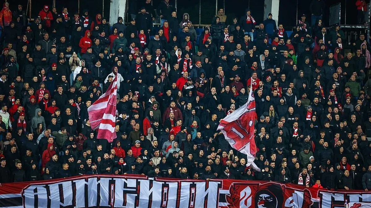 Фенове на ЦСКА и Лудогорец се сбиха преди мача