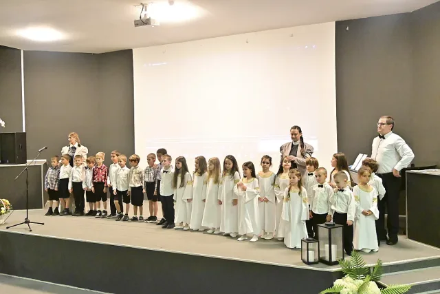 Децата от ДГ „Светлина“ в Стара Загора почетоха народните будители с празничен спектакъл