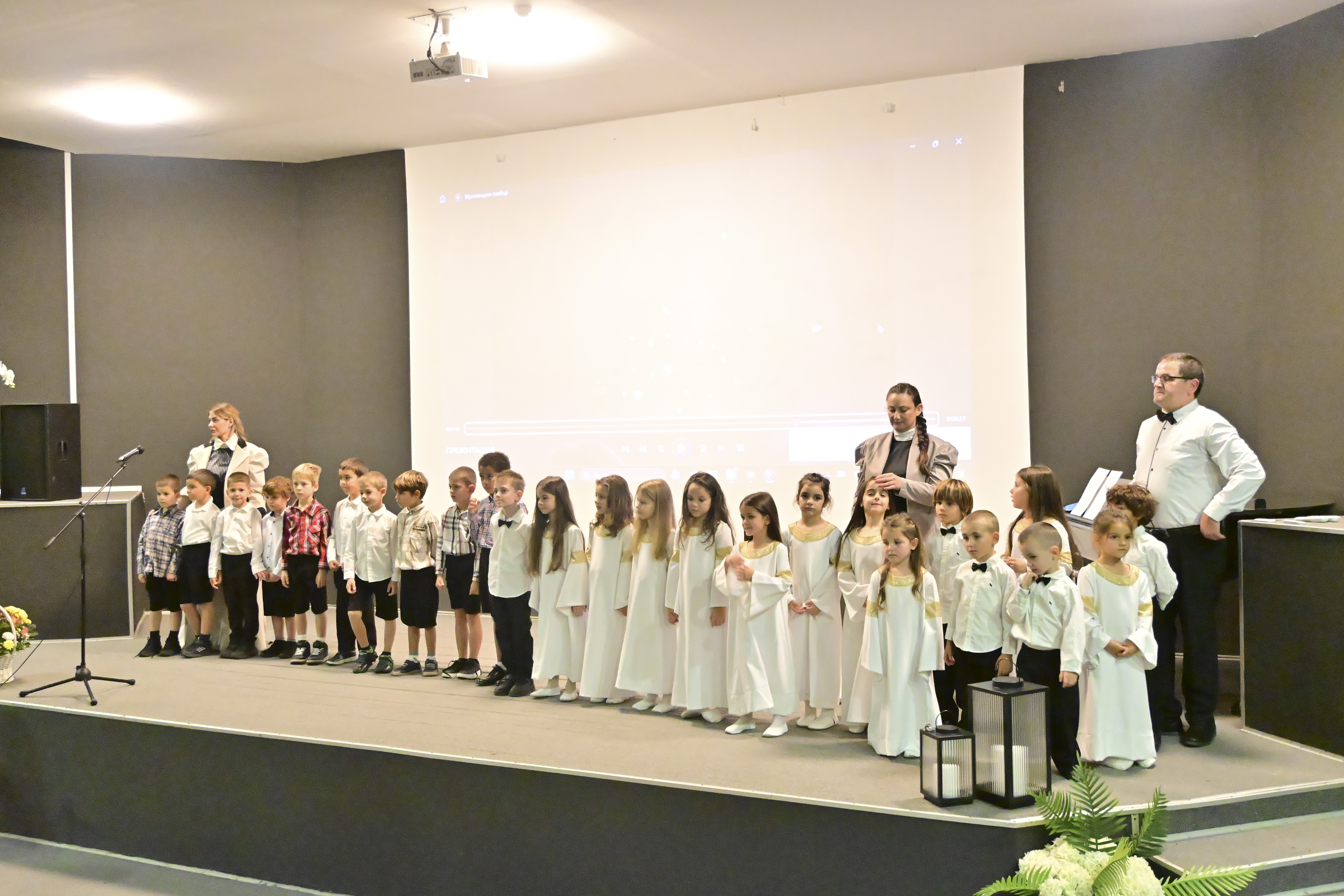 Децата от ДГ „Светлина“ в Стара Загора почетоха народните будители с празничен спектакъл