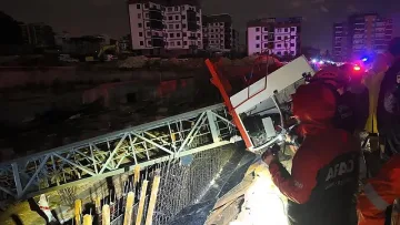 Торнадо убиец удари Анталия. Има жертви