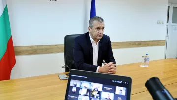 Министър Пеев настоява за плавателни коридори по Дунав за блокираните български кораби