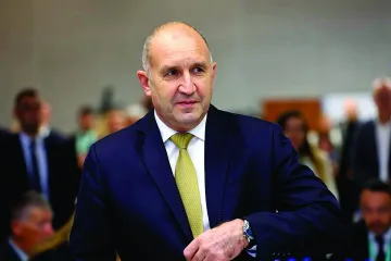 Радев взе изборите на абордаж