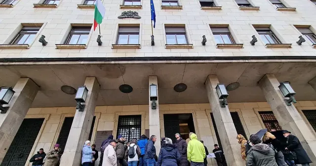 Разграбиха златна монета за луди пари от БНБ