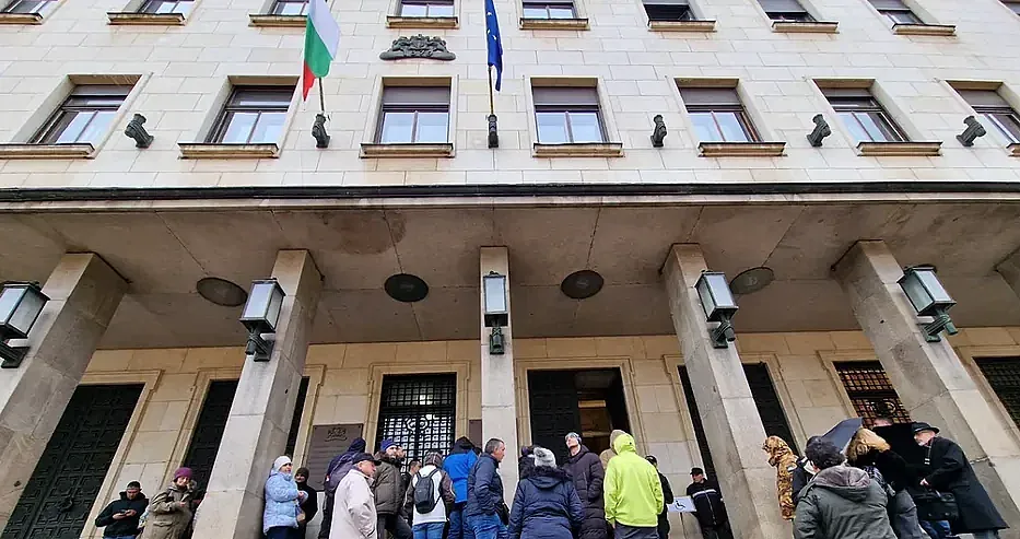 Разграбиха златна монета за луди пари от БНБ