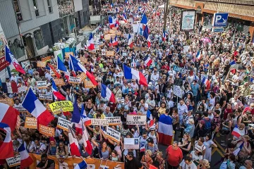 В нощта на сенките! Лавина от бунтове във Франция, Германия я последва