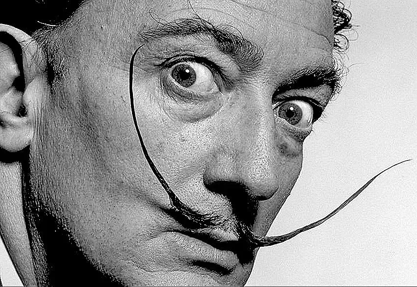 Салвадор Дали краде мустаците на Веласкес