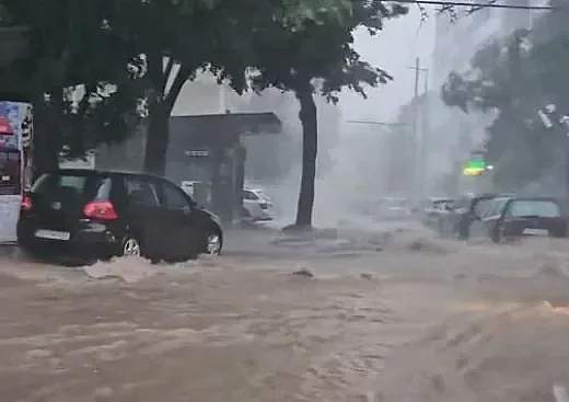 В Плевен е страшно! Библейски потоп (СТРАШНИ СНИМКИ)