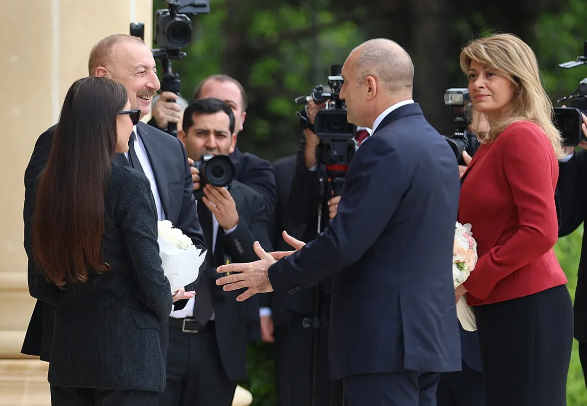 Радев е в Баку. Ключовата цел