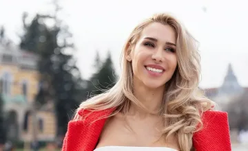 Любимка от „Ергенът“ показа татуировка на неудобно място