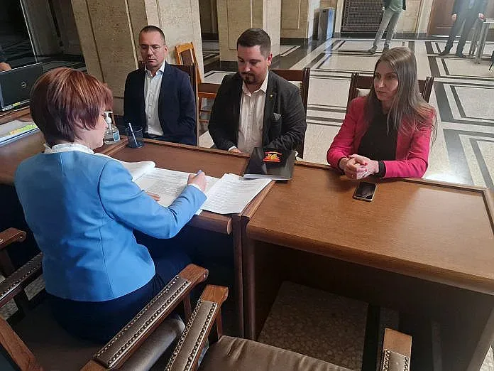 Време е за единство и сила! ВМРО се регистрира за изборите