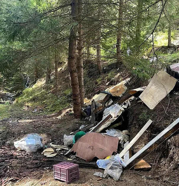 Позор! Магическа местност в Родопите стана бунище