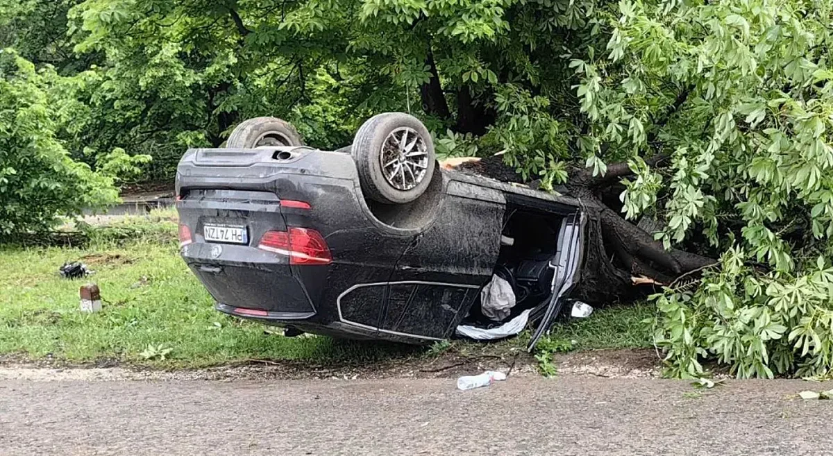 Зрелищна катастрофа прати румънка у нас в болница