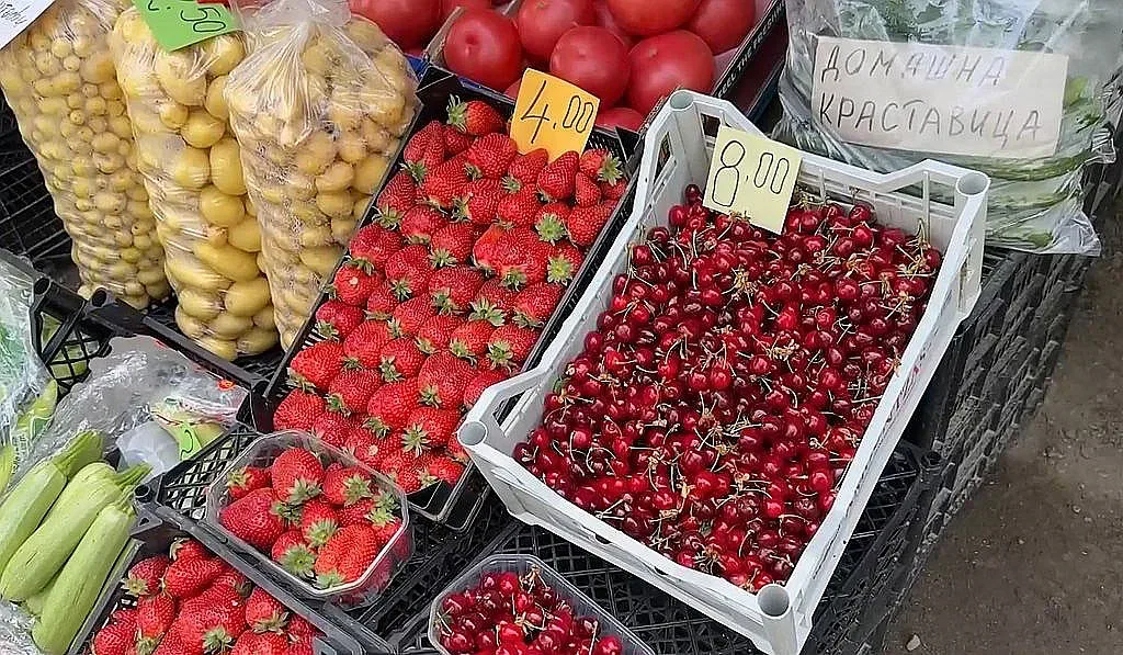 Трик с надценката на черешите. Търговци вдигат цената в пъти