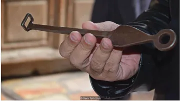 Нусейбе пази църквата на Божи гроб, Джудех - ключа за нея