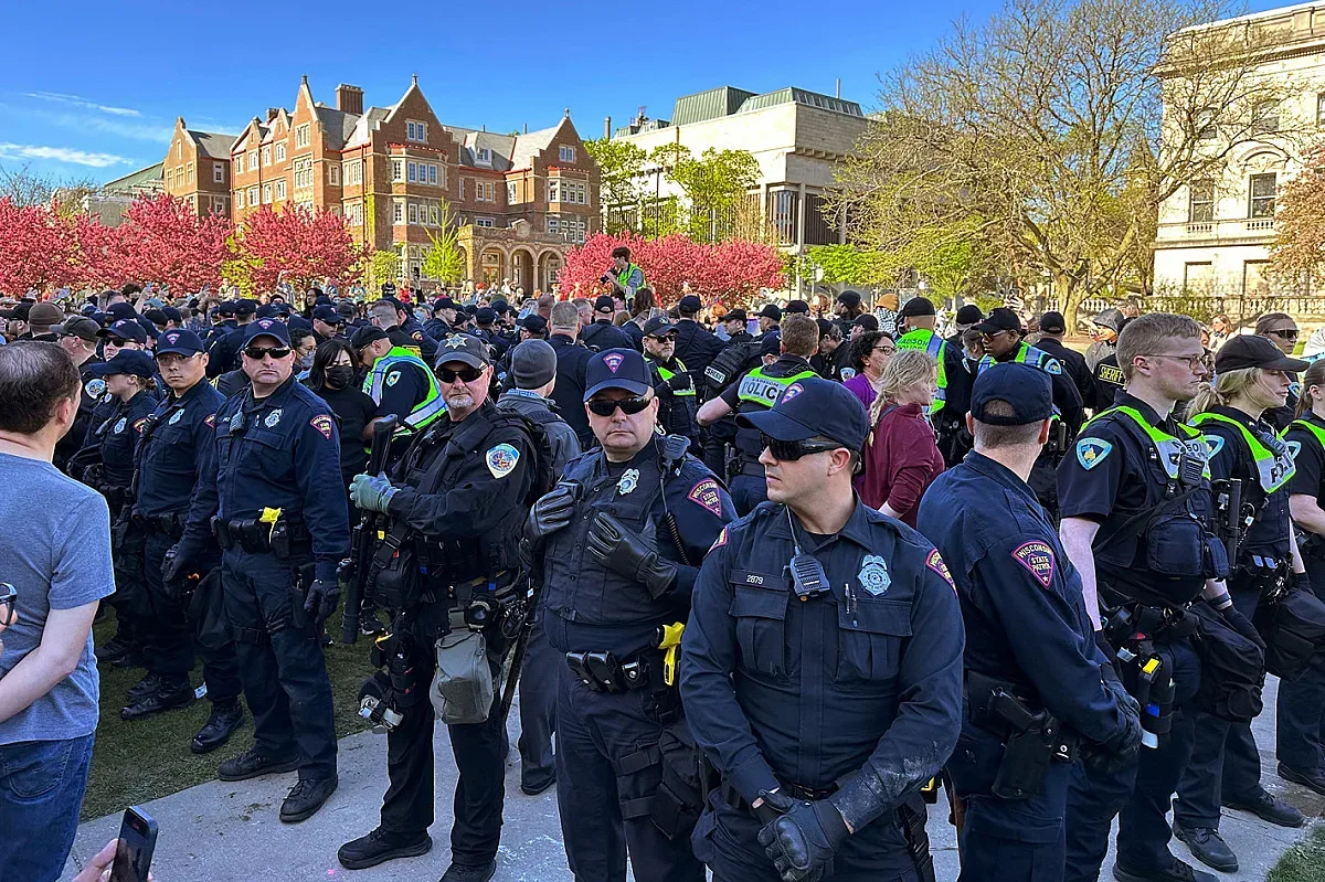 Полиция окупира университети в САЩ! Напрежението расте