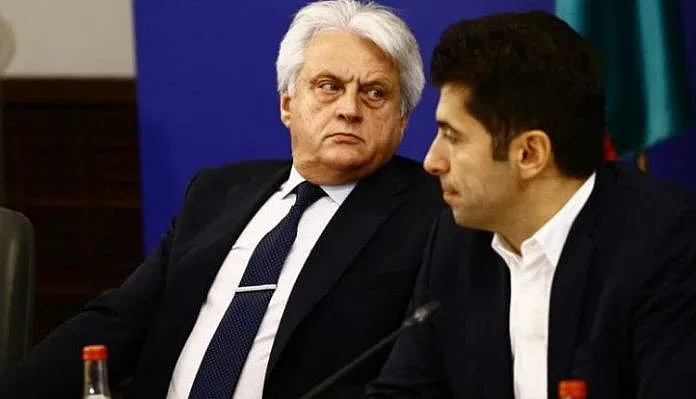 Перник скочи срещу Бойко Рашков, Кирил Петков го спасява