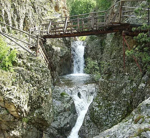 Чудна екопътека и водопад в близост до Пловдив