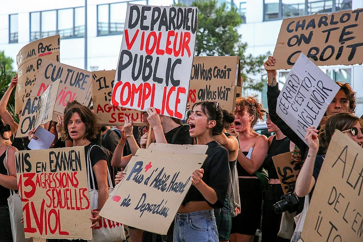 Звезди под прицел! Слаби ангели или златни кокошки?