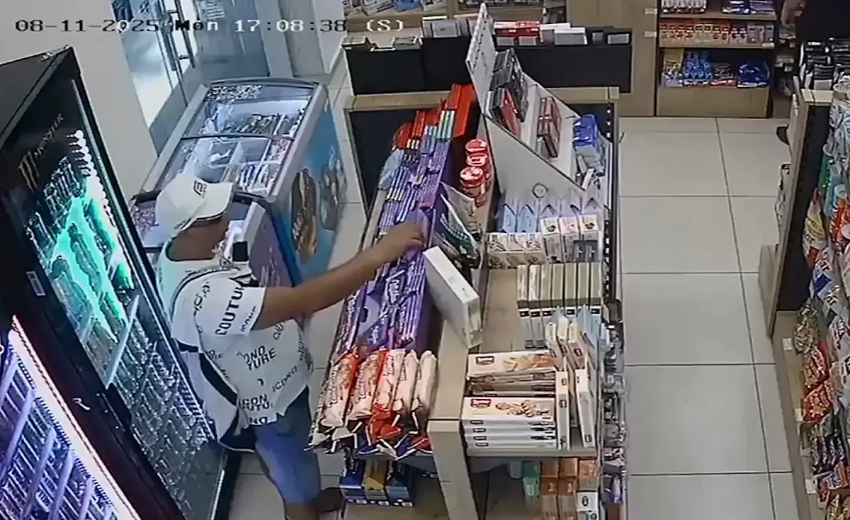 Нова мода! Крадци отмъкват скъпи лакомства от магазини