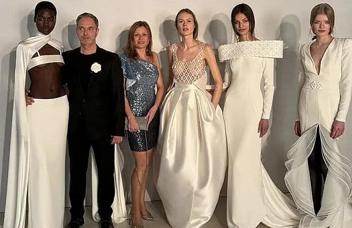 Шок и шик: Булки 2025 с черни чорапи