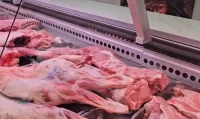 Ядем повече месо и зеленчуци, но сиренето изчезва от трапезата