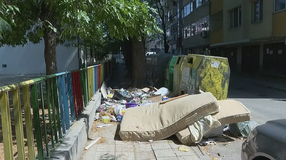 Ключов наш град се зарина с отпадъци посред летния сезон