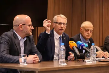 Денков разсмя всички. Реди кабинет преди изборите