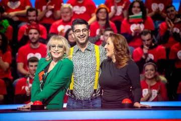 Милица Гладнишка и Нона Йотова превземат сцената в "Аз обичам България"