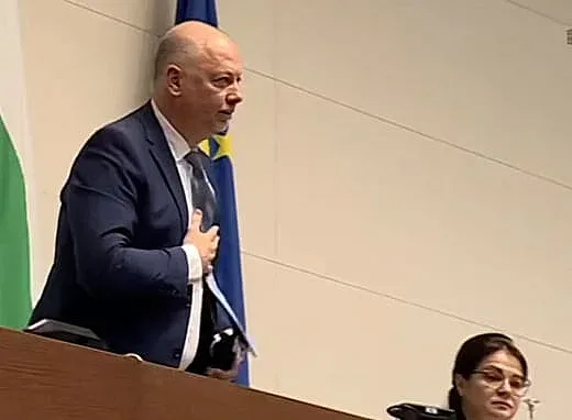 Сълзи и аплодисменти за Росен Желязков, нова коалиция го свали (ОБЗОР)