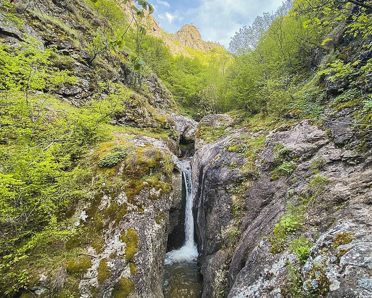 Две екопътеки с множество водопади