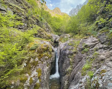 Две екопътеки с множество водопади