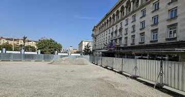 Контрера: Археологическите разкопки около храм "Св. Неделя" са зарити и павирани