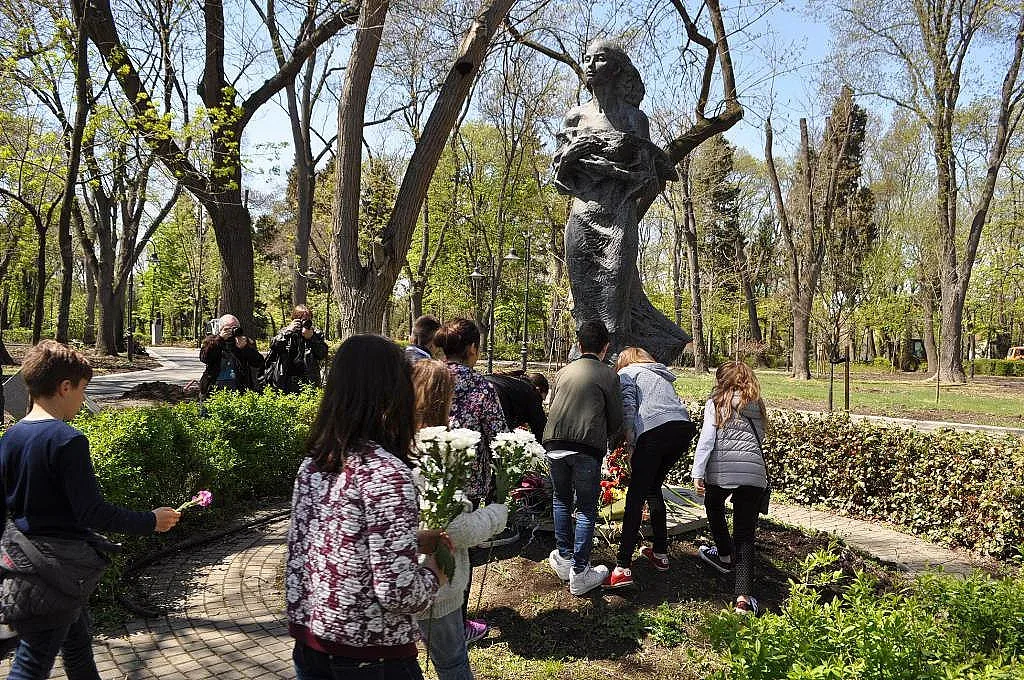 Утре честваме рождението на незабравимата Петя Дубарова