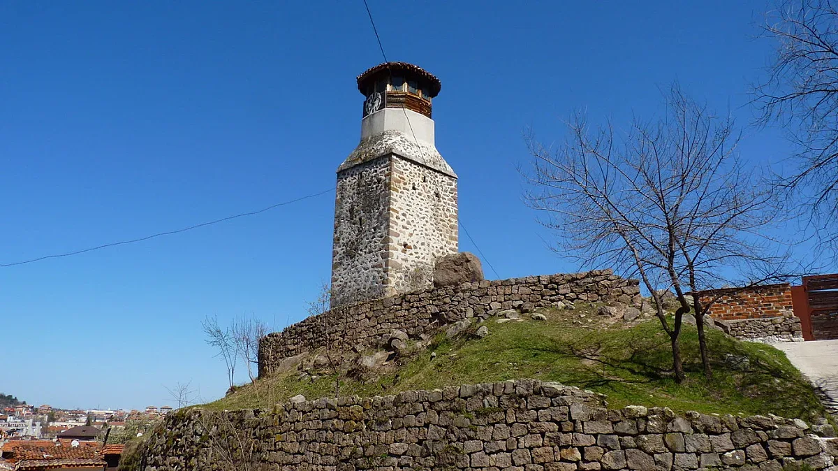 Ще познаете ли коя е втората по възраст часовникова кула в България