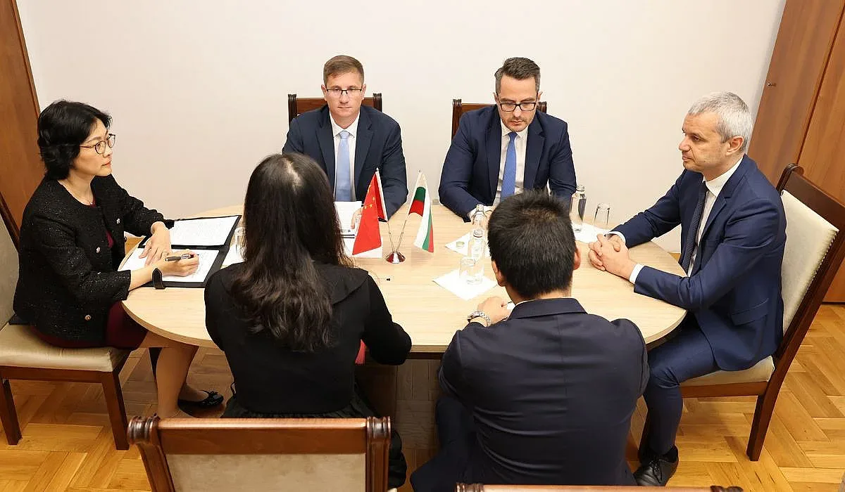 "Възраждане" обяви Китай за стратегически партньор