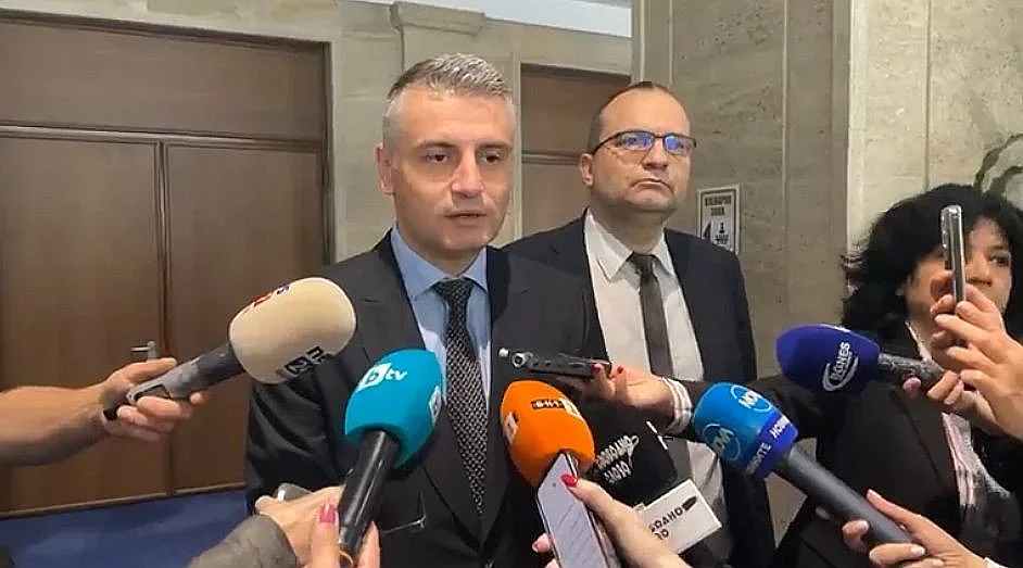 ПП-ДБ искат извънредно заседание на парламента! Причината