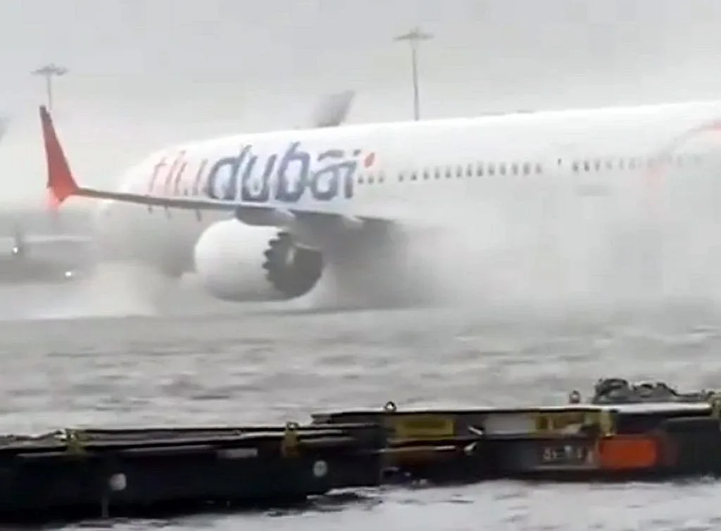 Десетки българи блокирани на летището в Дубай, бедствието продължава