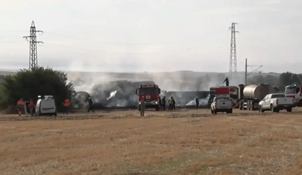 Щетите са големи! Проговориха за влаковата катастрофа с вагони с дизел