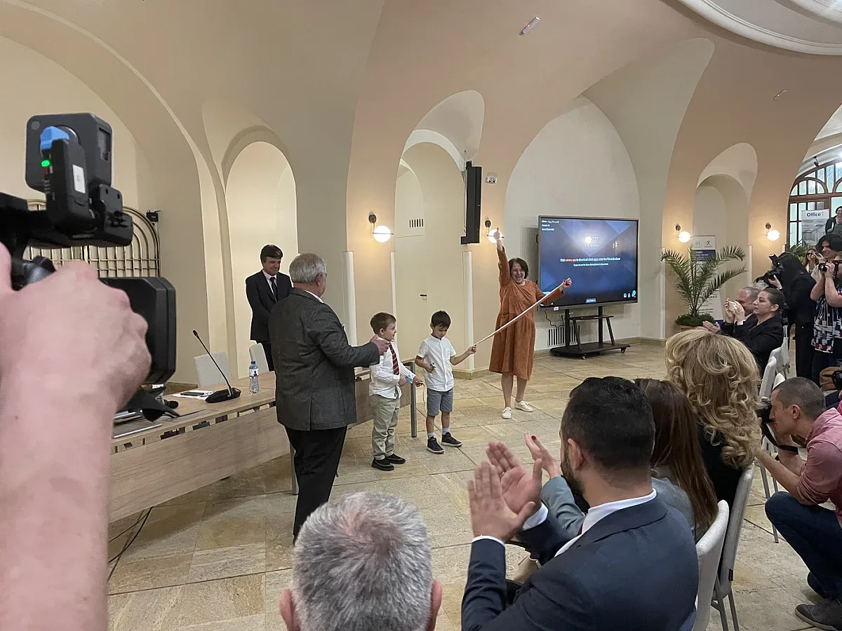 В "Яйцето" разгадават тайната на книжен бръмбар