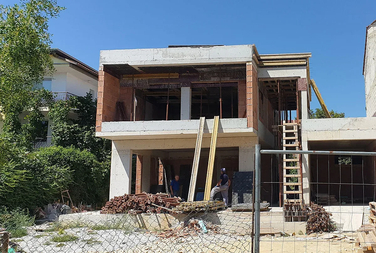 Мастит бизнесмен започва да строи град у нас