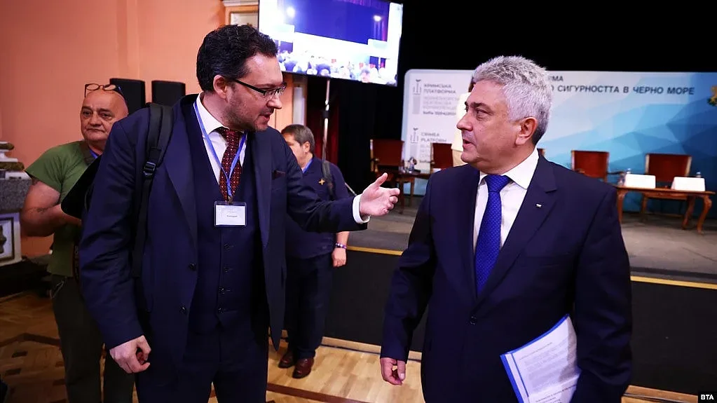 Погром във Външно. Две причини за уволнението на министъра