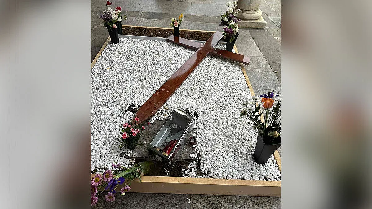 Вандали поругаха гроба на Българския патриарх Неофит