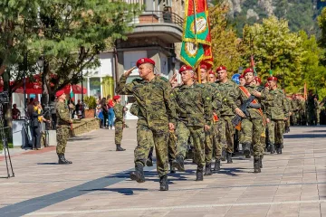 Обсъждат новите заплати на военните, вижте числата