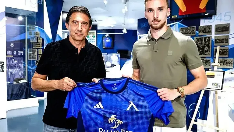 Левски и ЦСКА представиха новите си звезди