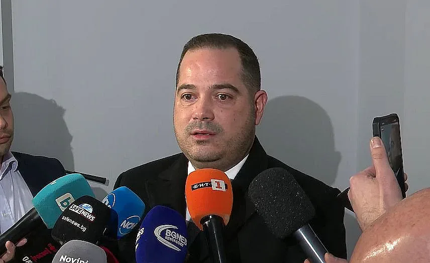 Изслушват МВР-министъра в парламента. Разкрития за митниците