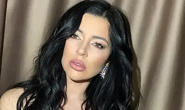 Пияната Дебора шокира! Какви лекарства взима