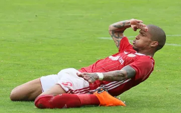 Каранга прави история във Вечното дерби