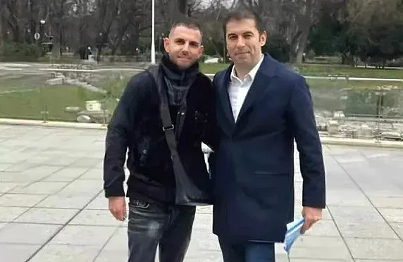"Промяната" гори! Заковаха и Кирил Петков със скандална снимка