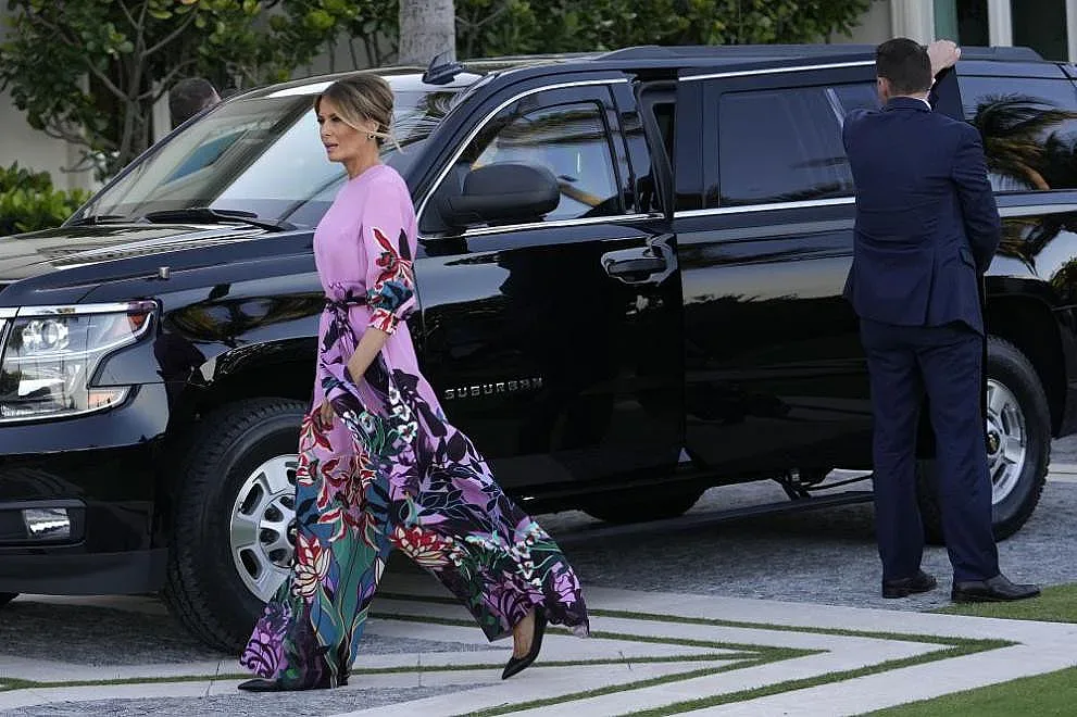 Мелания събра погледите. Гащеризонът й струва колкото кола