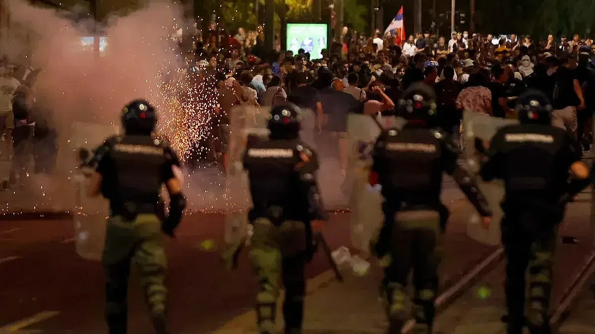 Напрежение в Сърбия, много ранени и арестувани